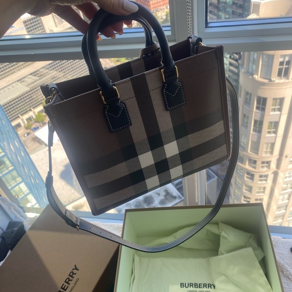Burberry check and leather Freya Tote Bag - brand new tags still on - Picture 7 of 9